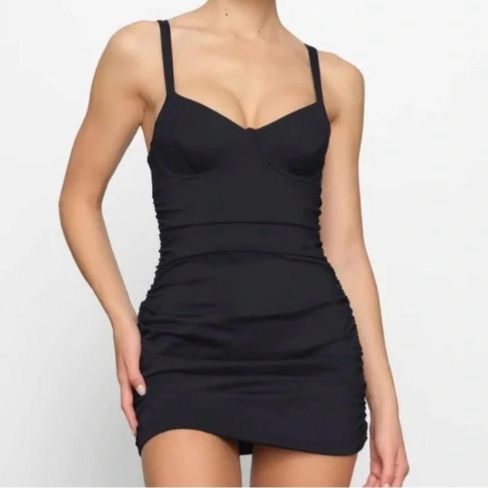 SKIMS - SHAPING SWIM RUCHED ONE PIECE - ONYX